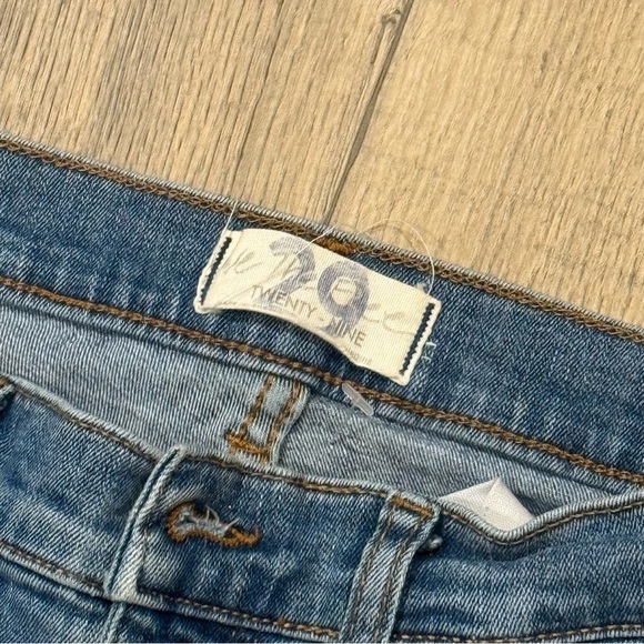 Free People 29 Blue Distressed Ankle Jeans Raw Hem - Picture 2 of 2